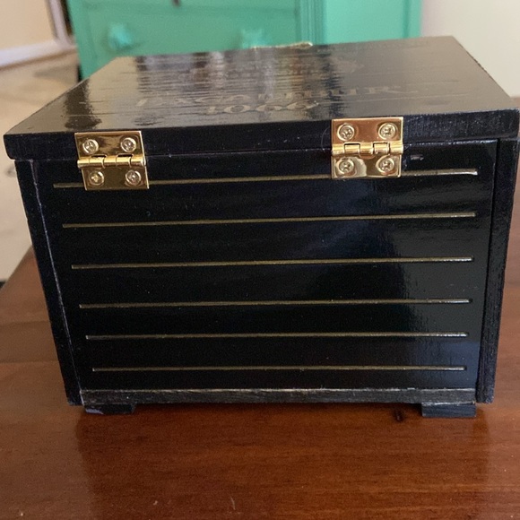 UNIQUE CIGAR BOX WOOD PURSE WITH MIRROR INSIDE AND BEADED HANDLE. - Picture 8 of 8